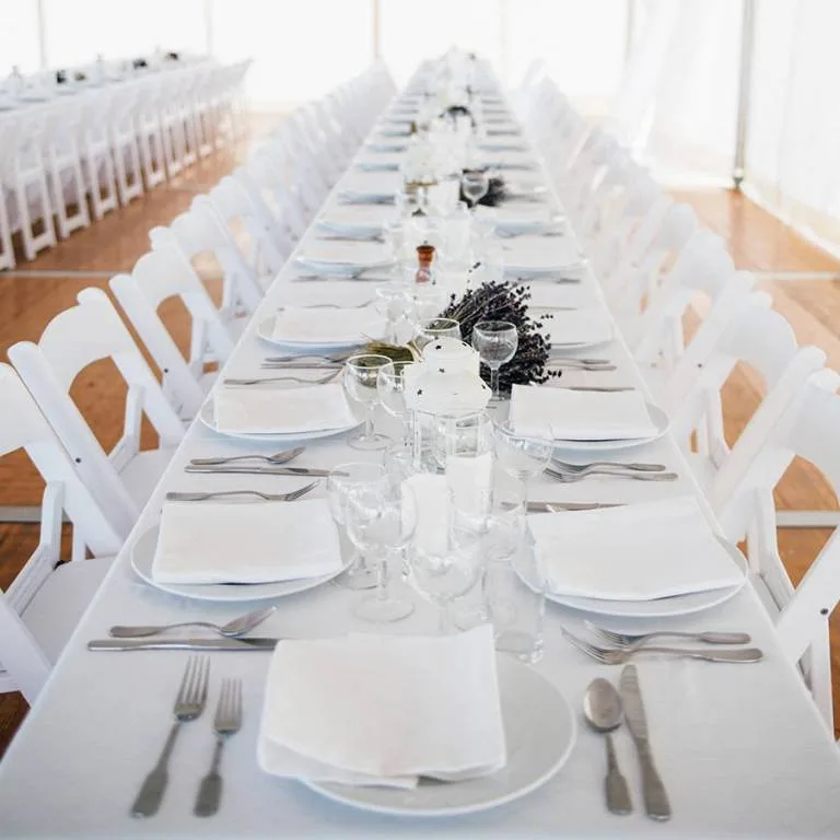 Location table rectangulaire banquet et buffet